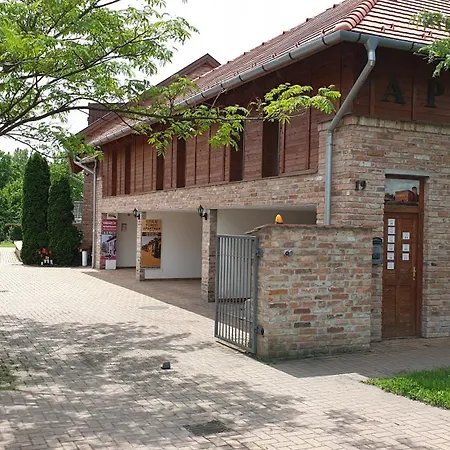 Gyulai Fürdö * Gyula