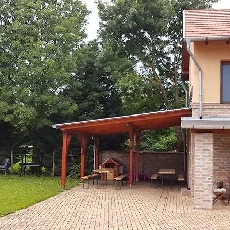 Gyulai Fürdö Apartment *